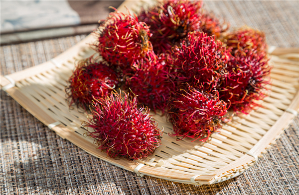 紅毛丹和荔枝的區(qū)別,快速教你辨別紅毛丹和荔枝