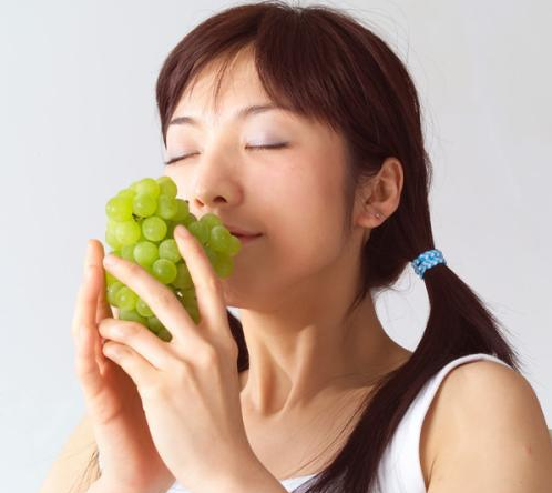 女人吃葡萄有什么好處 女人吃普通能補(bǔ)血