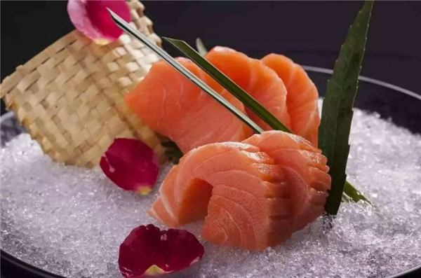 三文魚生吃還是熟吃好，三文魚熟吃也可以安全又營養(yǎng)