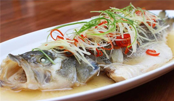 吃鱸魚有什么好處，小孩子吃鱸魚健腦補鈣
