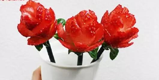 水果拼盤圖片簡單好看，浪漫草莓玫瑰花創(chuàng)意水果拼盤圖片