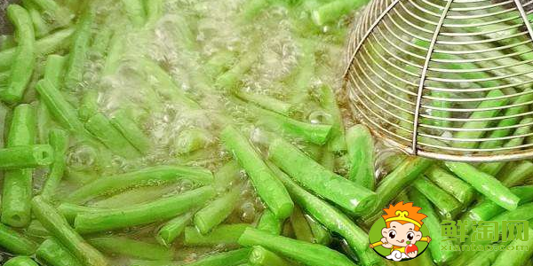 豇豆角可以生吃么，炒豇豆角用焯水嗎竅門