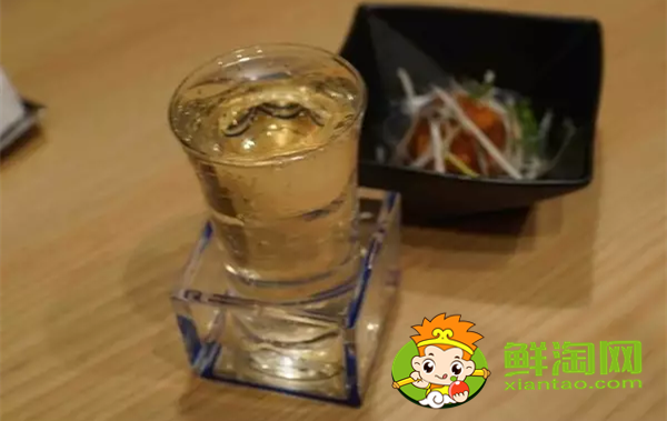 日本清酒為什么要倒溢出來，日本清酒原酒和生酒的區(qū)別