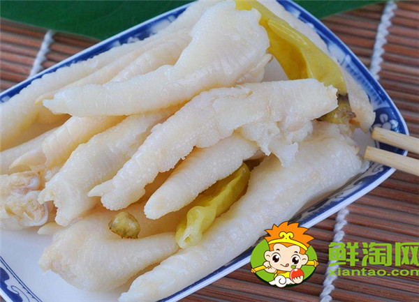 泡椒起白了還可以吃嗎,泡椒鳳爪浮了一層白膜