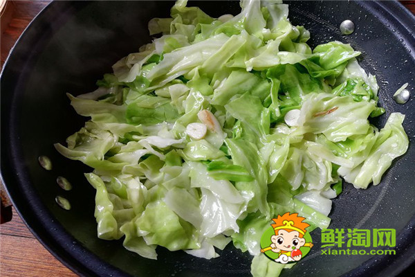隔夜的包菜可以吃嗎，包菜焯水再炒好吃嗎