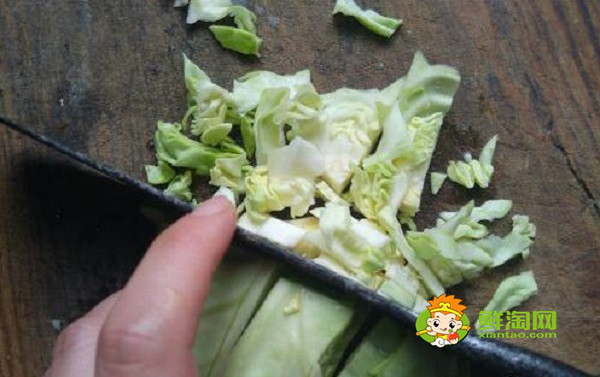 包萊怎么切塊圖解，包菜怎么切方便穿串