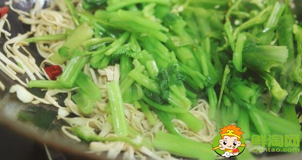 怎樣炒芹菜更綠不褪色,怎樣炒芹菜脆而不柴