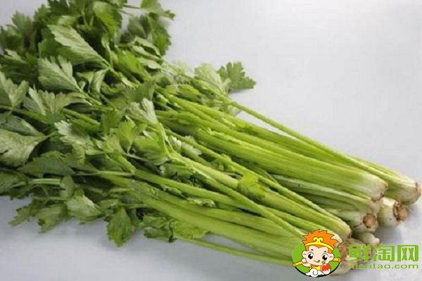 芹菜為什么感覺是咸的，芹菜汁是咸的可以喝嗎