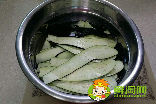 削好皮的茄子一直泡水好不好,削了皮的茄子如何保存