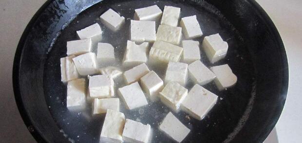 大閘蟹能和豆腐一起吃嗎