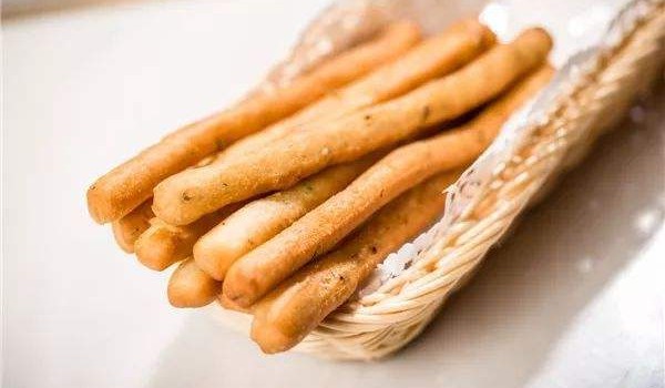家庭做小油條簡(jiǎn)單方法