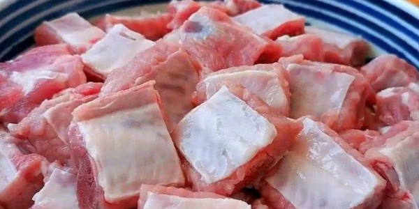 可以用熱水解凍肉嗎