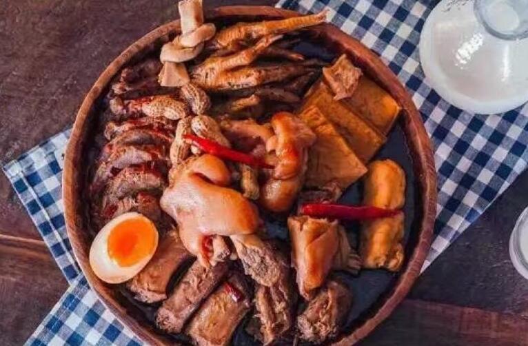 元旦吃什么食物，元旦吃什么傳統(tǒng)食物（年糕寓意年年高）