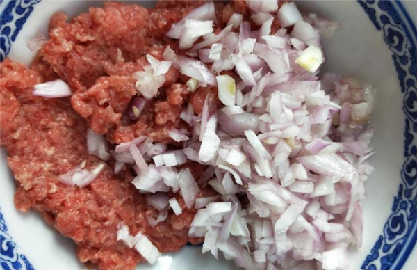 牛肉漢堡的做法和配料的做法，牛肉漢堡最正宗的做法