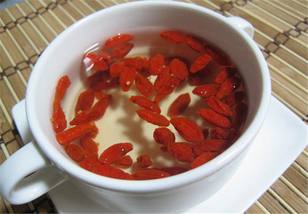 黑枸杞和紅枸杞能一起泡水喝嗎